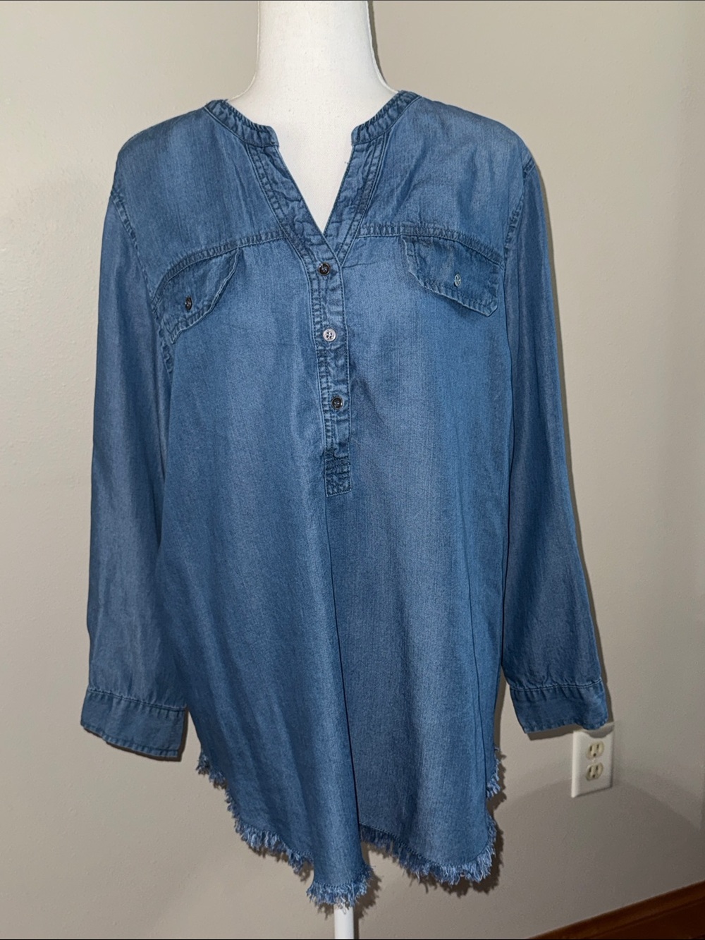 NWT Women’s Denim Tunic Top with Frayed Hem - Large